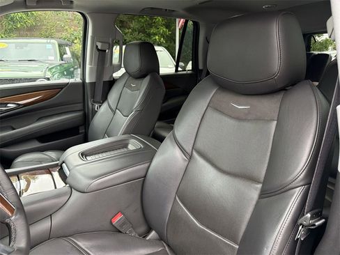 Used 2020 Cadillac Escalade ESV Luxury image 1