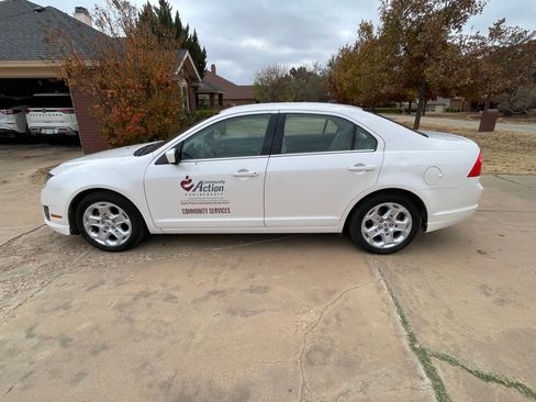 Used 2011 Ford Fusion SE image 9