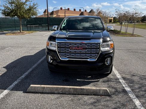 Used 2021 GMC Canyon Denali image 2