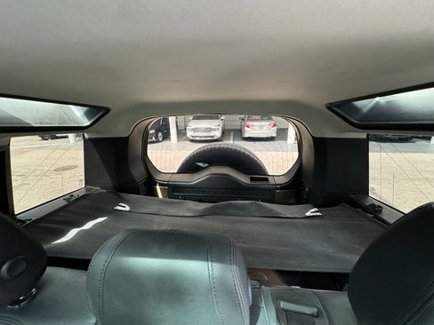 Used 2020 Land Rover Defender 110 SE image 11