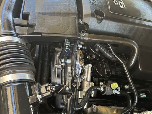 Used 2018 Nissan Frontier SV image 16