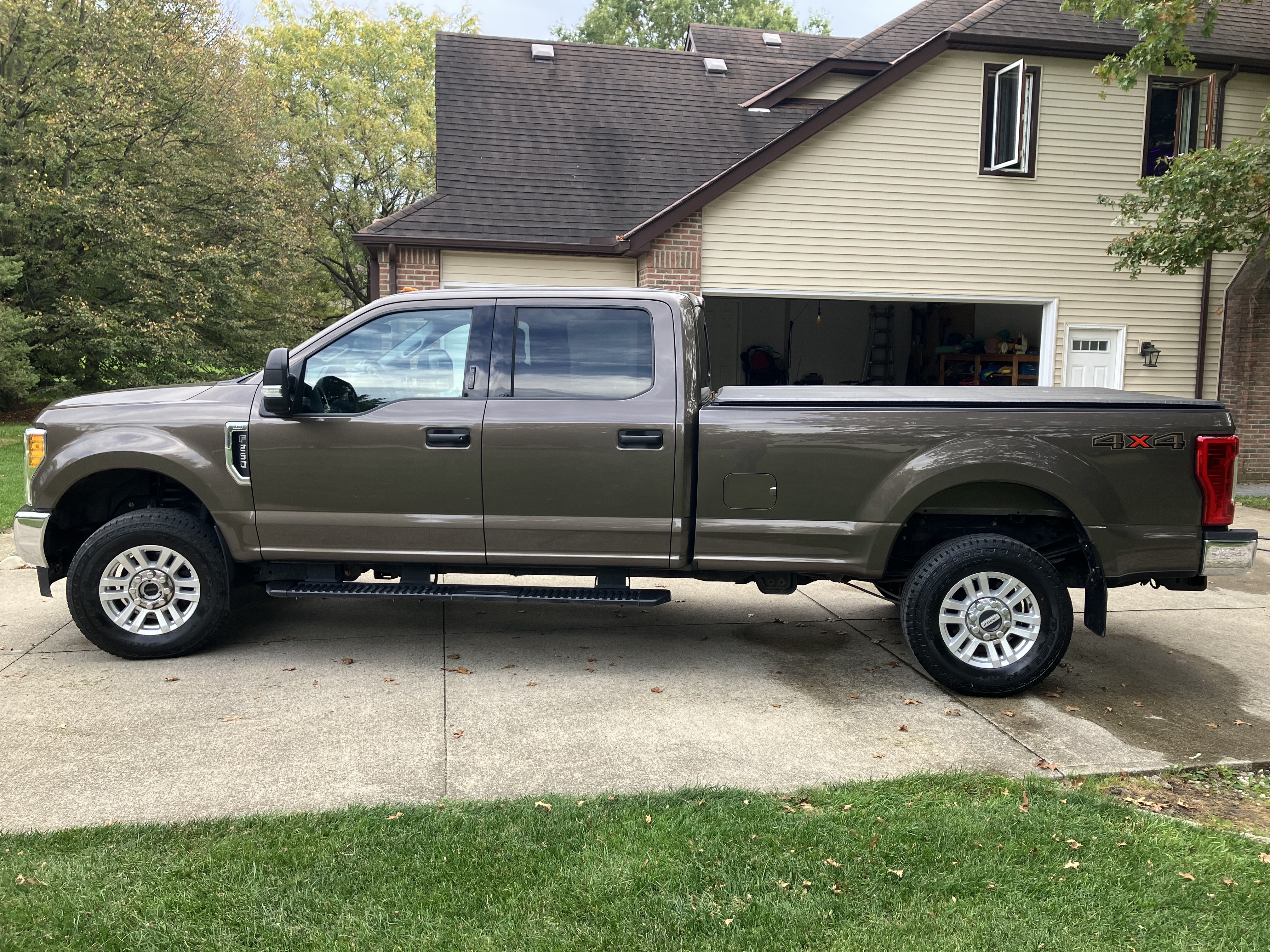 Used 2017 Ford F250 XLT w/ XLT Value Package AWD/4WD image 8