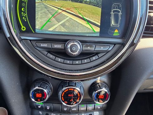 Used 2018 MINI Cooper S image 11