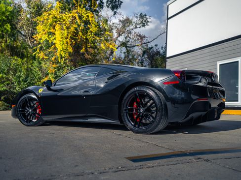 Used 2016 Ferrari 488 GTB image 5