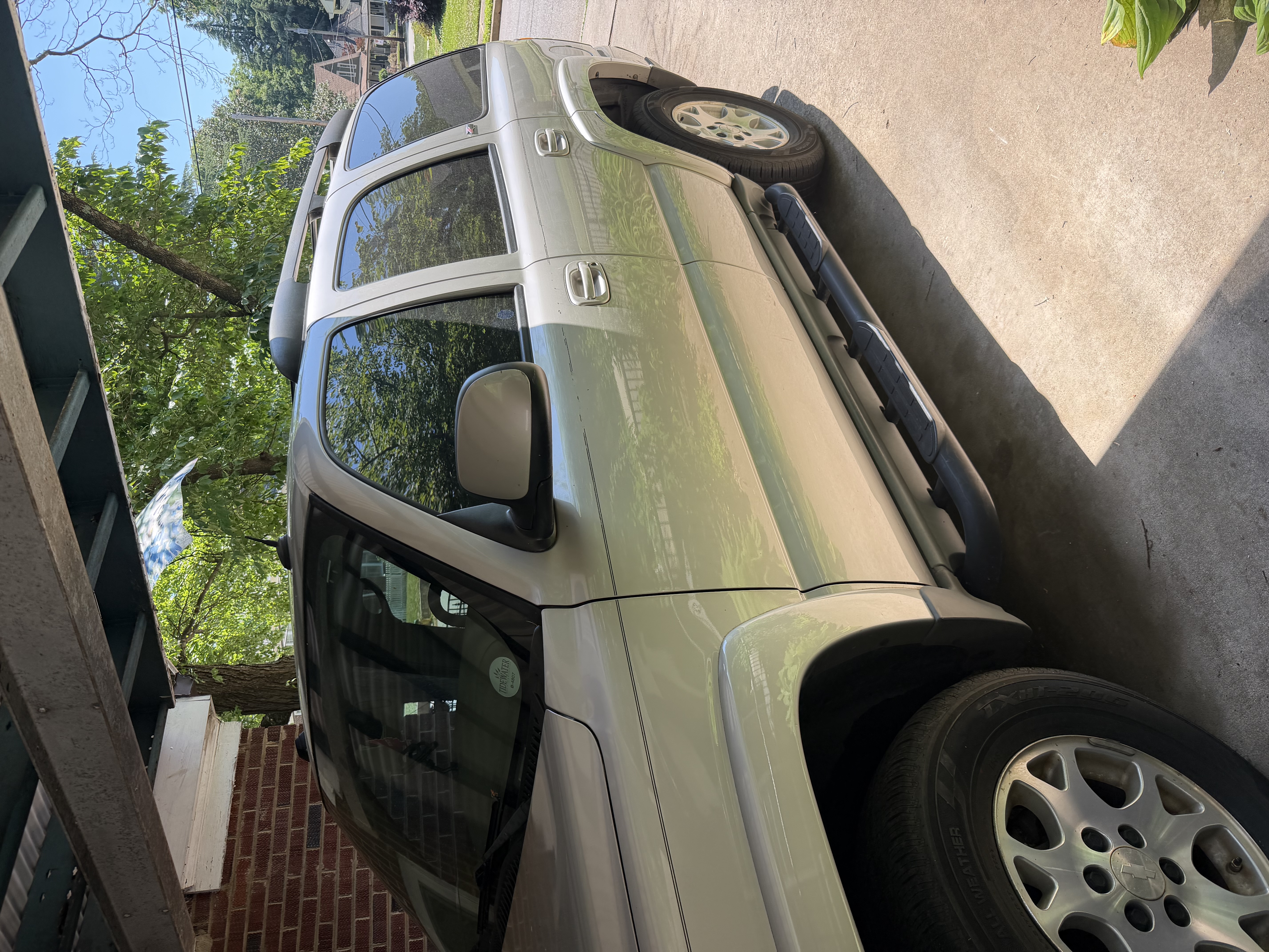 Used 2005 Chevrolet Tahoe Z71 w/ Preferred Equipment Group AWD/4WD image 2