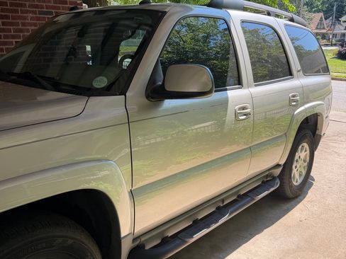 Used 2005 Chevrolet Tahoe Z71 w/ Preferred Equipment Group AWD/4WD image 2