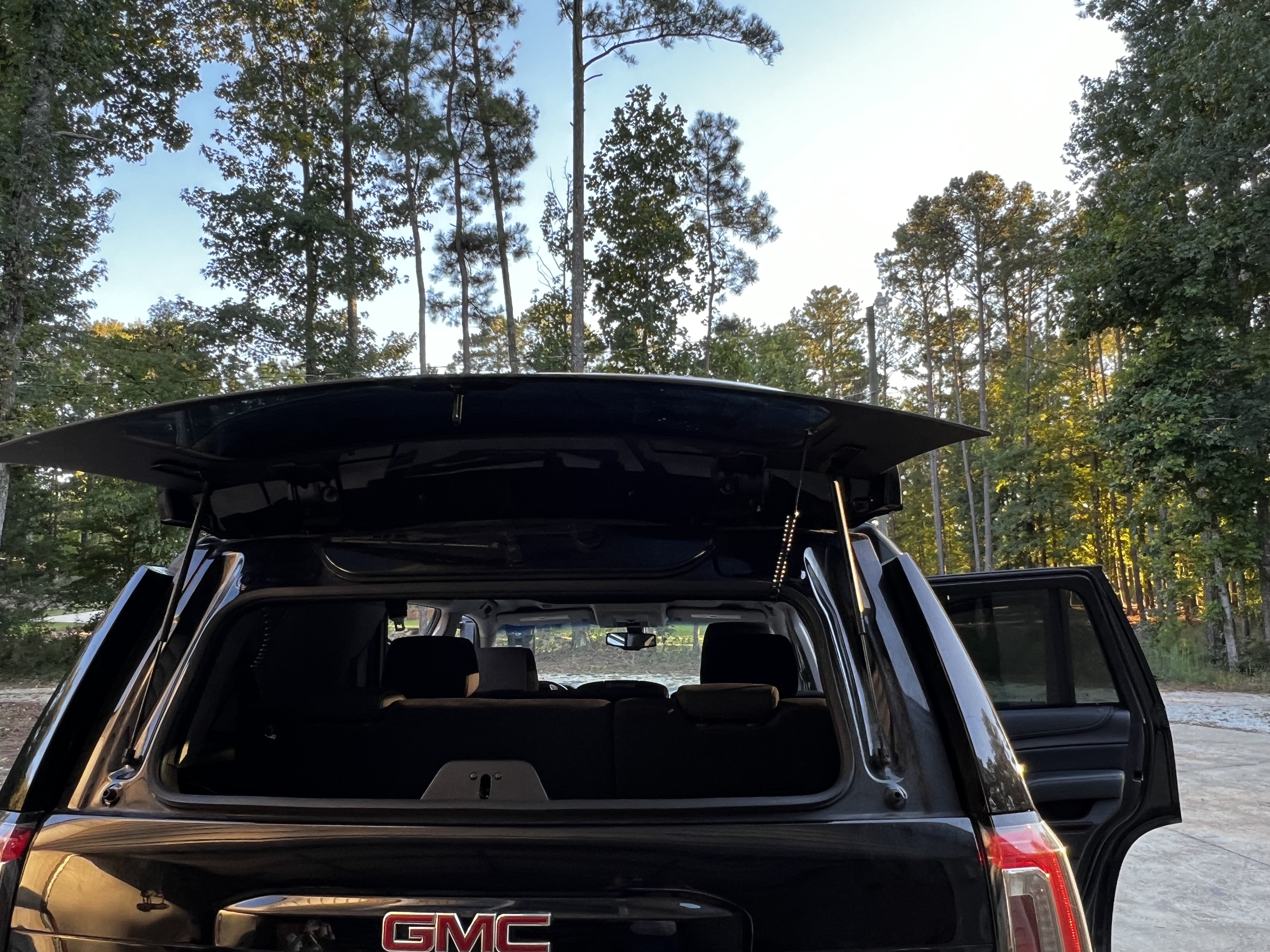 Used 2019 GMC Yukon SLE w/ Convenience Package AWD/4WD image 6