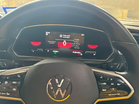 Used 2022 Volkswagen Tiguan SE R-Line image 14