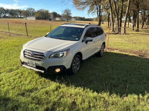 Used 2017 Subaru Outback 2.5i Touring image 2