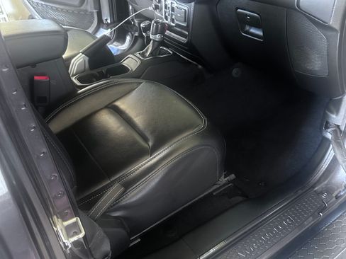 Used 2020 Jeep Wrangler Unlimited Sahara w/ Dual Top Group AWD/4WD image 12