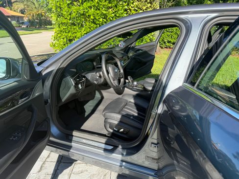 Used 2019 BMW 540i w/ Executive Package RWD image 6