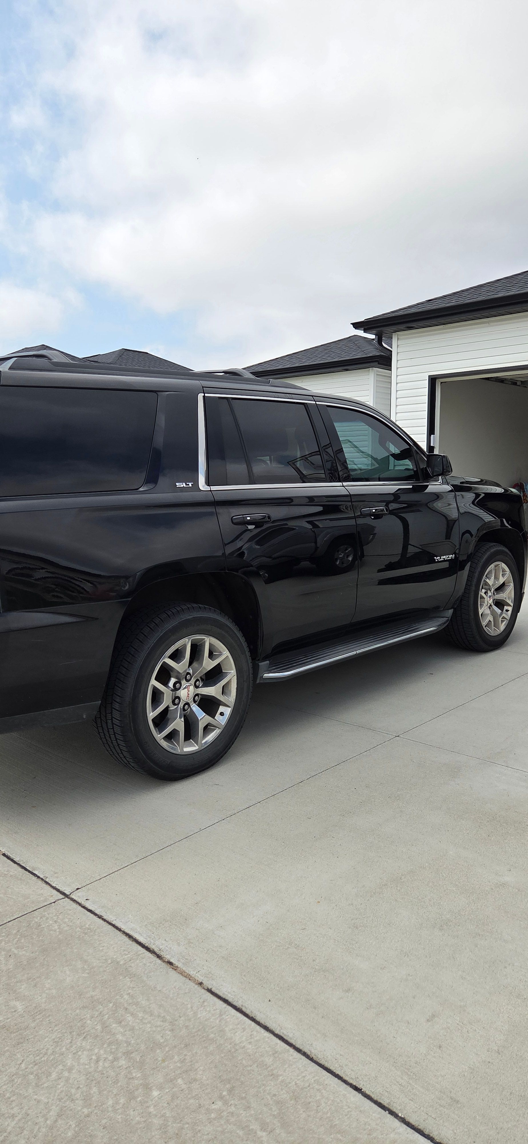 Used 2015 GMC Yukon SLT w/ Open Road Package AWD/4WD image 10
