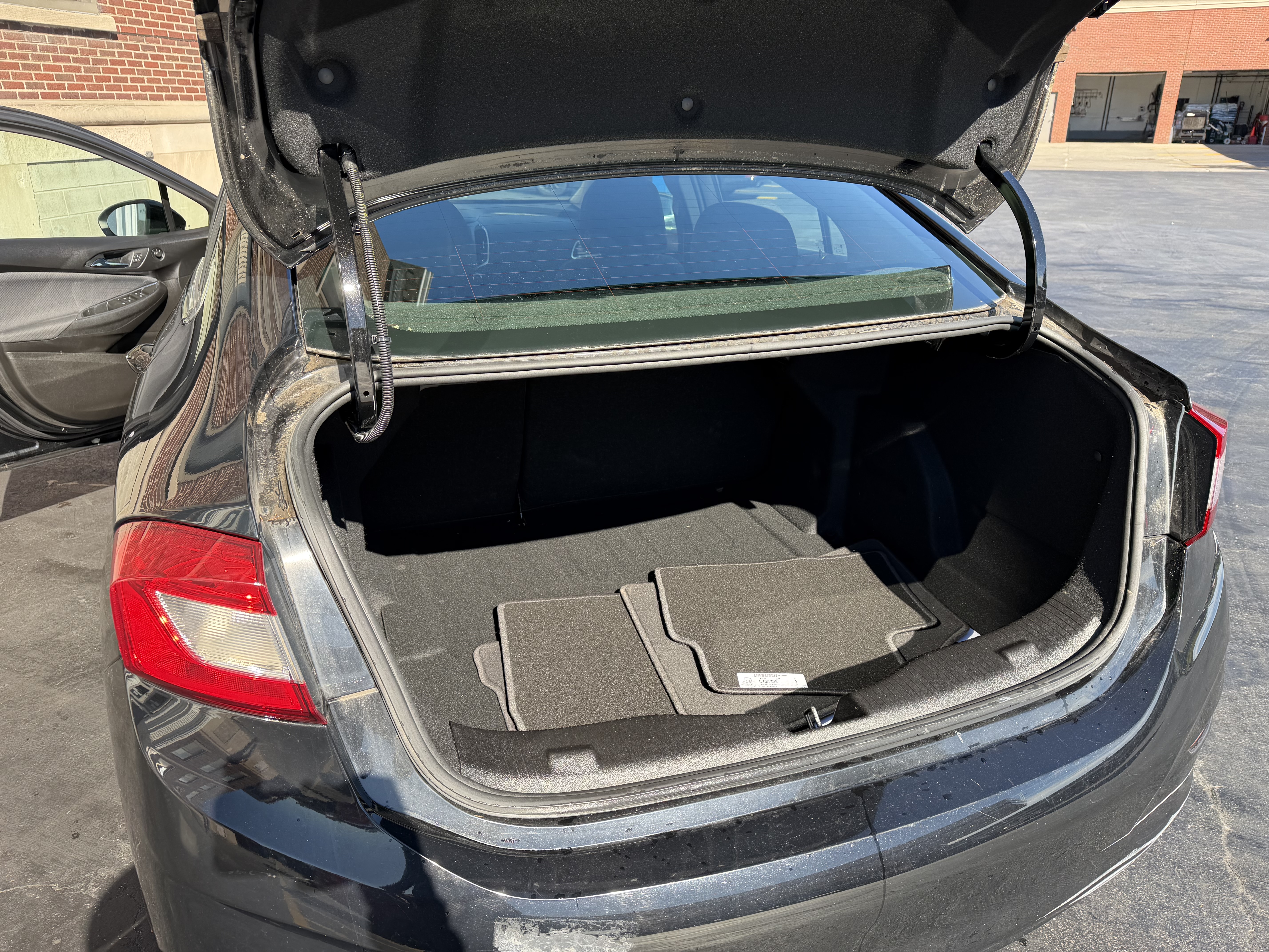 Used 2018 Chevrolet Cruze LT w/ Convenience Package FWD image 16