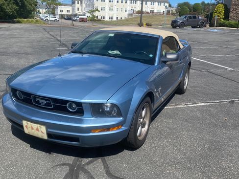 Used 2006 Ford Mustang Premium RWD image 9