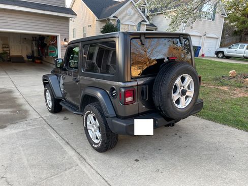Used 2019 Jeep Wrangler Sport image 4