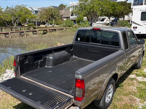 Used 2004 Nissan Frontier XE w/ (VTP) Value Truck Pkg image 5