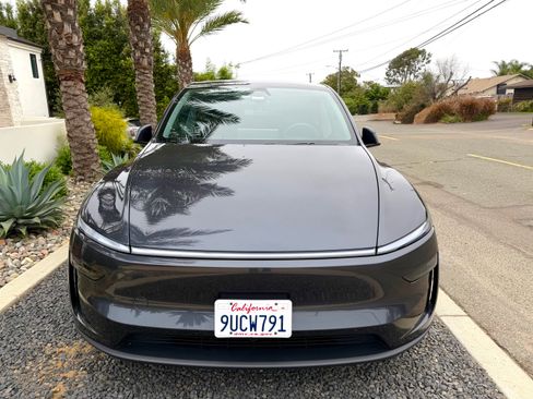 Used 2026 Tesla Model Y Long Range AWD/4WD image 2
