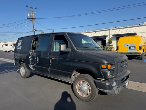 Used 2009 Ford E-150 and Econoline 150 Van 3D image 2