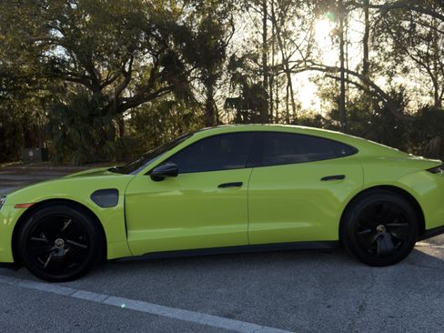 Used 2022 Porsche Taycan image 4