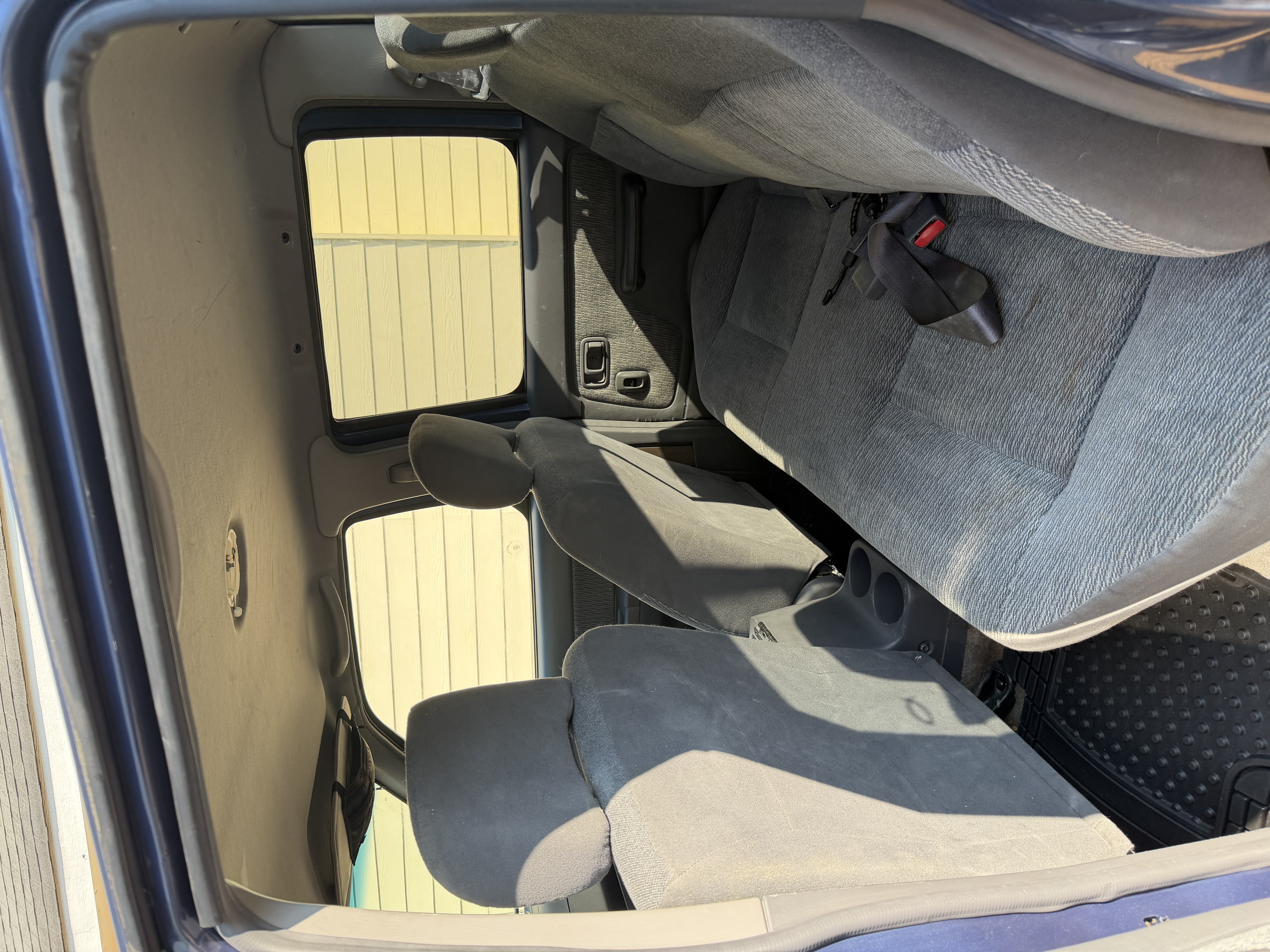 Used 2000 Nissan Frontier XE RWD image 2