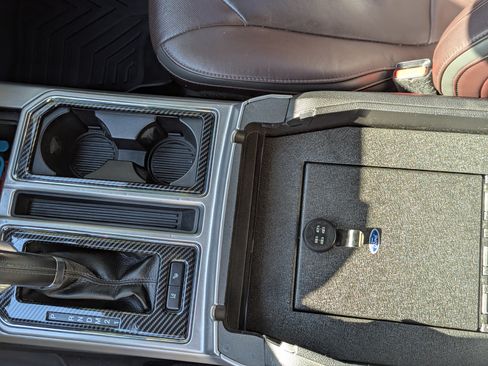 Used 2015 Ford F150 Platinum w/ Equipment Group 701A Luxury image 6