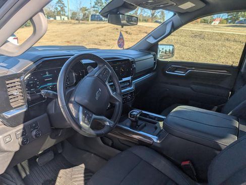 Used 2023 Chevrolet Silverado 1500 LT Trail Boss image 2