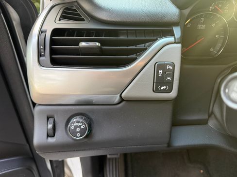 Used 2016 Chevrolet Suburban LT image 16