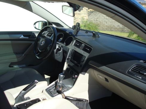 Used 2015 Volkswagen Golf TDI SE image 14