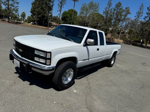 Used 1992 Chevrolet Silverado 3500 4x4 Extended Cab image 1