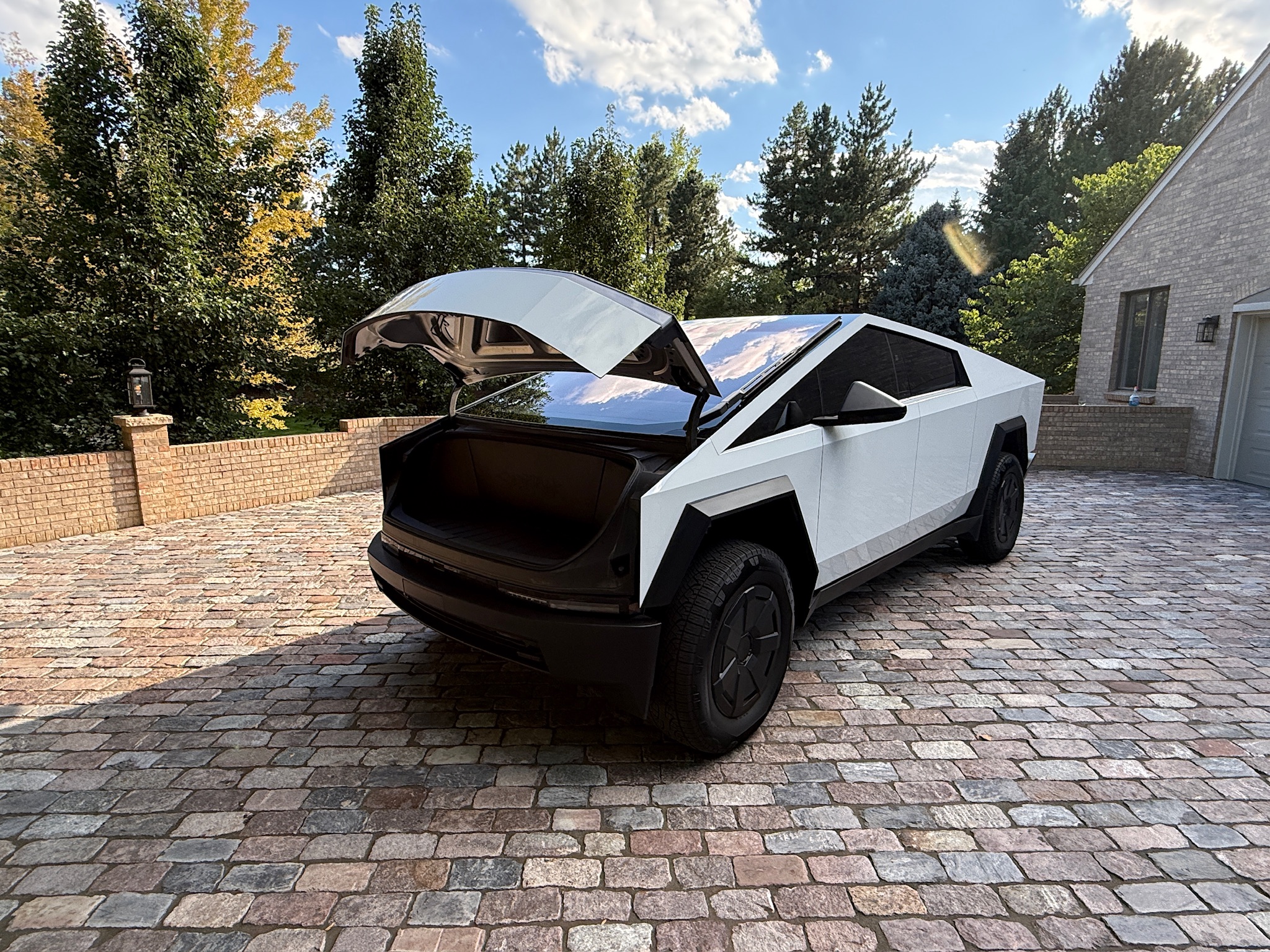 Used 2024 Tesla Cybertruck Cyberbeast AWD/4WD image 11