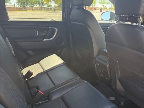 Used 2019 Land Rover Discovery Sport SE AWD/4WD image 8