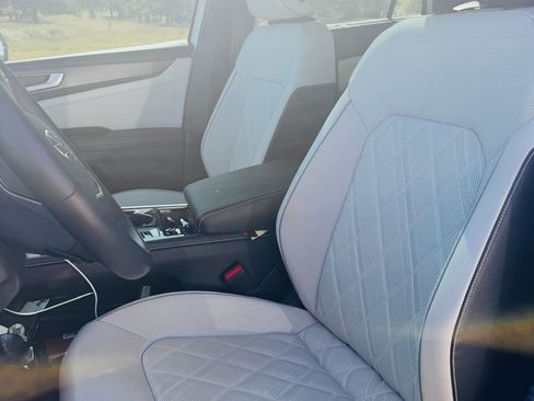 Used 2025 Volkswagen Atlas Cross Sport SEL Premium R-Line image 8