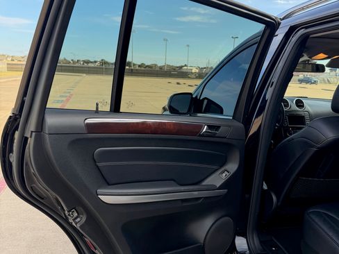 Used 2010 Mercedes-Benz GL 550 4MATIC image 15