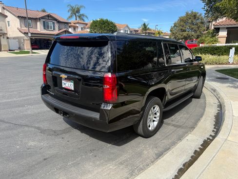 Used 2020 Chevrolet Suburban LT image 4