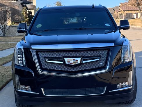 Used 2015 Cadillac Escalade Platinum image 2