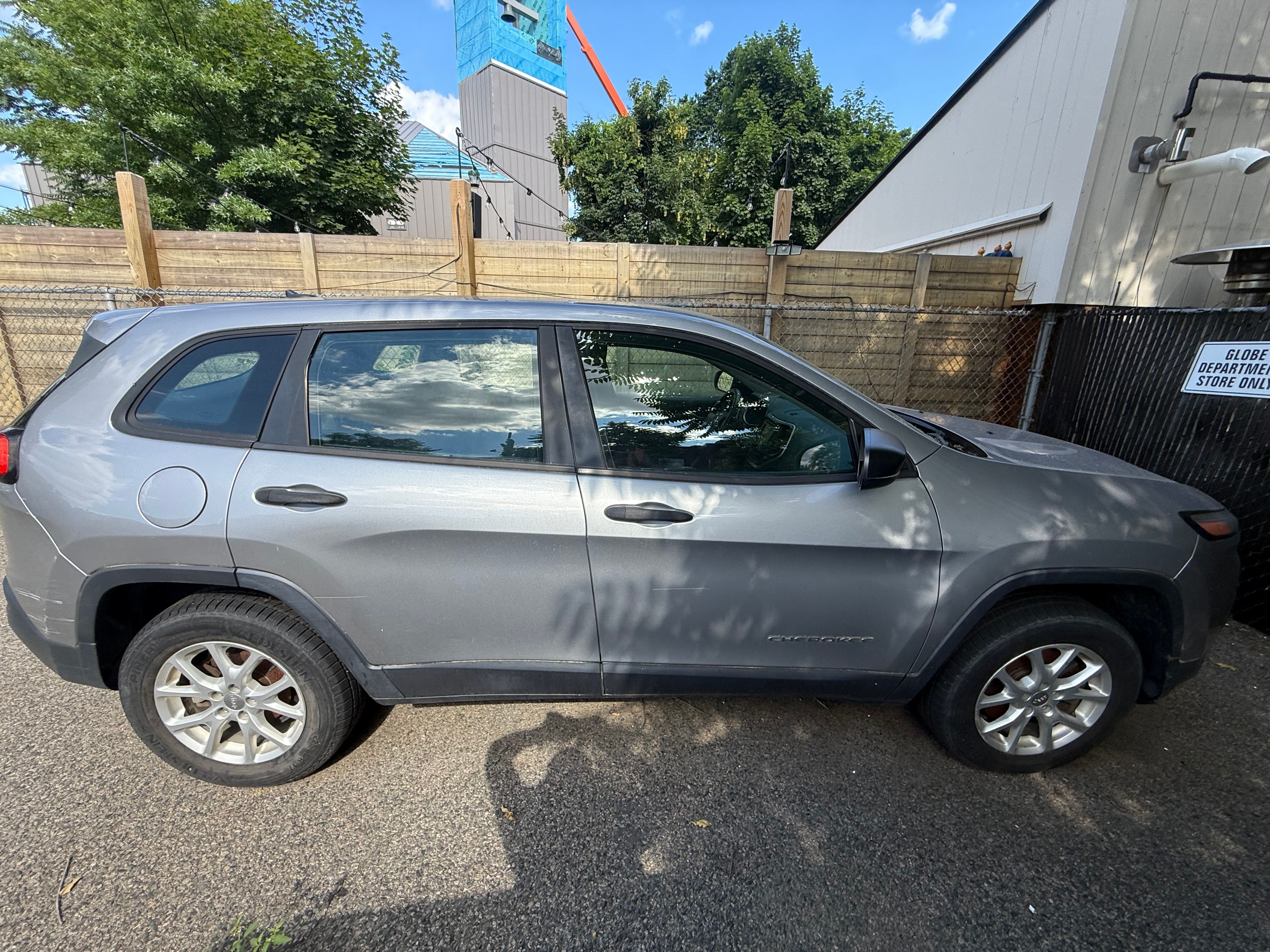 Used 2014 Jeep Cherokee Sport FWD image 12