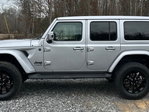 Used 2020 Jeep Wrangler Unlimited Sahara image 2
