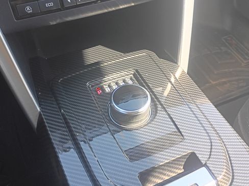 Used 2018 Land Rover Discovery Sport SE image 9