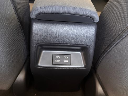 Used 2025 Toyota Corolla LE FWD image 11