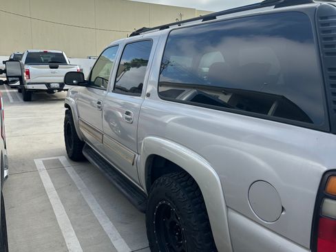 Used 2005 Chevrolet Suburban LT w/ Preferred Equipment Group AWD/4WD image 10