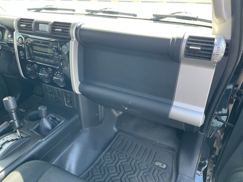 Used 2008 Toyota FJ Cruiser 4WD image 10