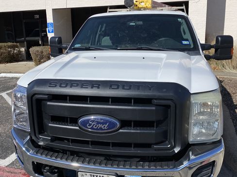 Used 2015 Ford F250 XL w/ Power Equipment Group image 4
