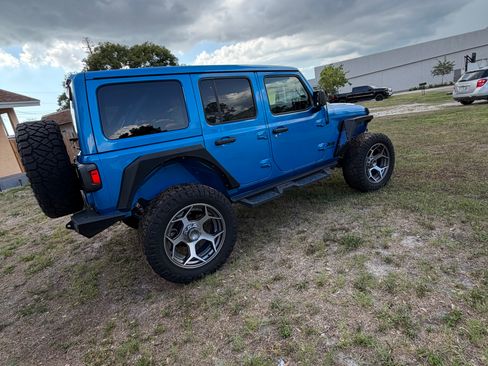 Used 2022 Jeep Wrangler Unlimited Sport w/ Sun And Sound Package AWD/4WD image 5