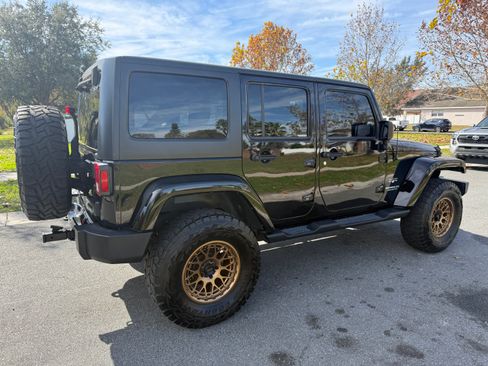 Used 2017 Jeep Wrangler Unlimited Sahara w/ Connectivity Group image 9