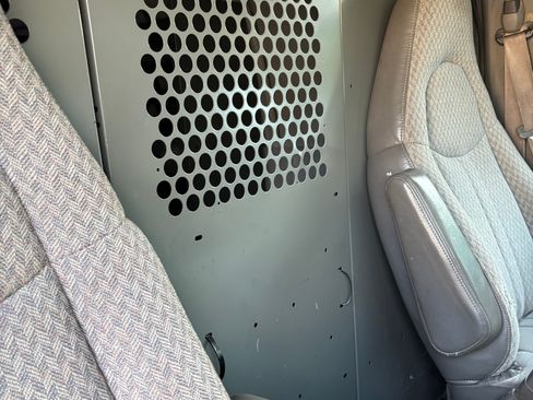 Used 2007 Chevrolet Express 2500 Extended w/ Power and Light Package image 8