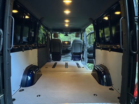 Used 2025 Mercedes-Benz Sprinter 2500 image 6
