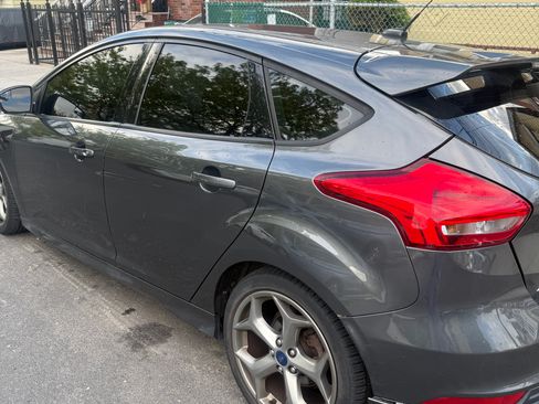 Used 2017 Ford Focus ST FWD image 9