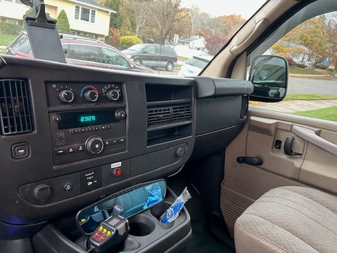 Used 2011 Chevrolet Express 2500 image 5