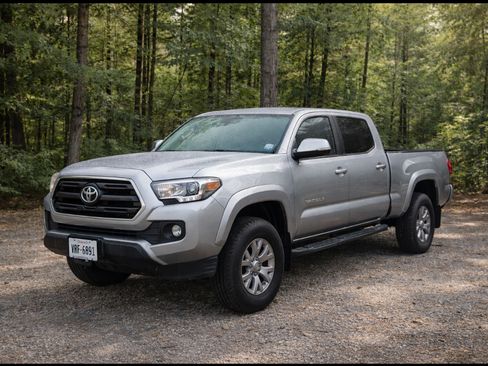Used 2017 Toyota Tacoma SR5 image 2