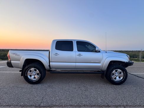 Used 2010 Toyota Tacoma PreRunner RWD image 11